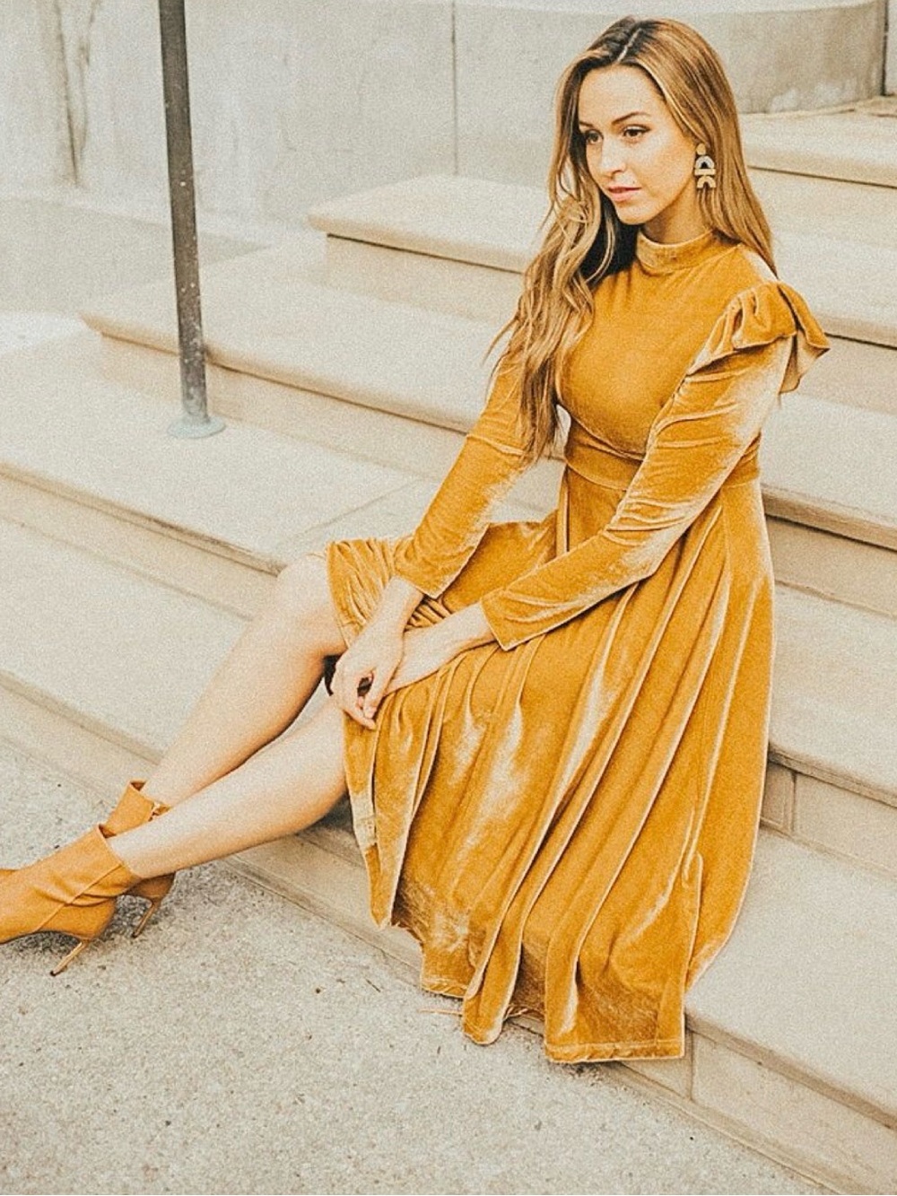 Ivy City La La Lady Velvet Dress in Gold Size Small